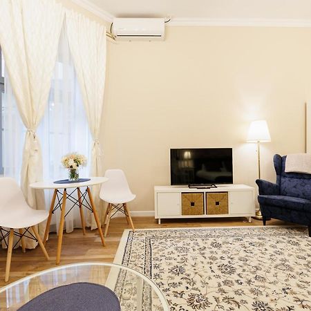 Jolie Flat In The Heart Of The City Τιμισοάρα Εξωτερικό φωτογραφία